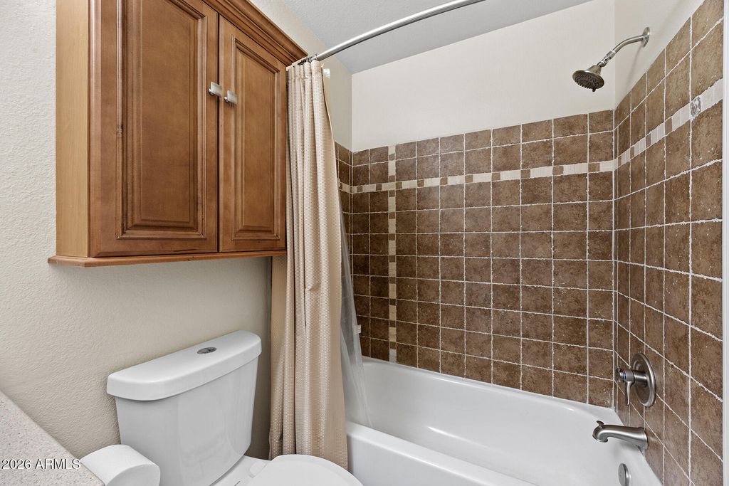 Image 39 of property listing at 7957 W DREYFUS Drive, Peoria, AZ 85381