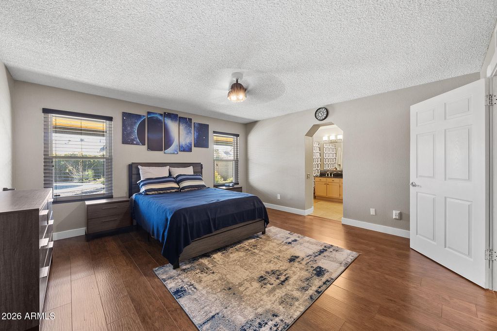 Image 41 of property listing at 7957 W DREYFUS Drive, Peoria, AZ 85381