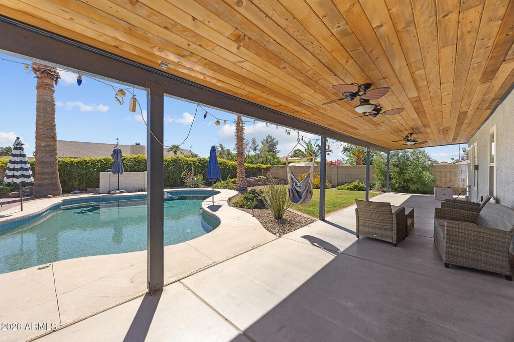 Image 46 of property listing at 7957 W DREYFUS Drive, Peoria, AZ 85381