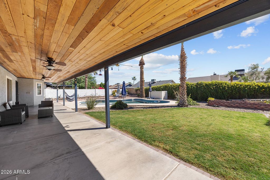 Image 47 of property listing at 7957 W DREYFUS Drive, Peoria, AZ 85381