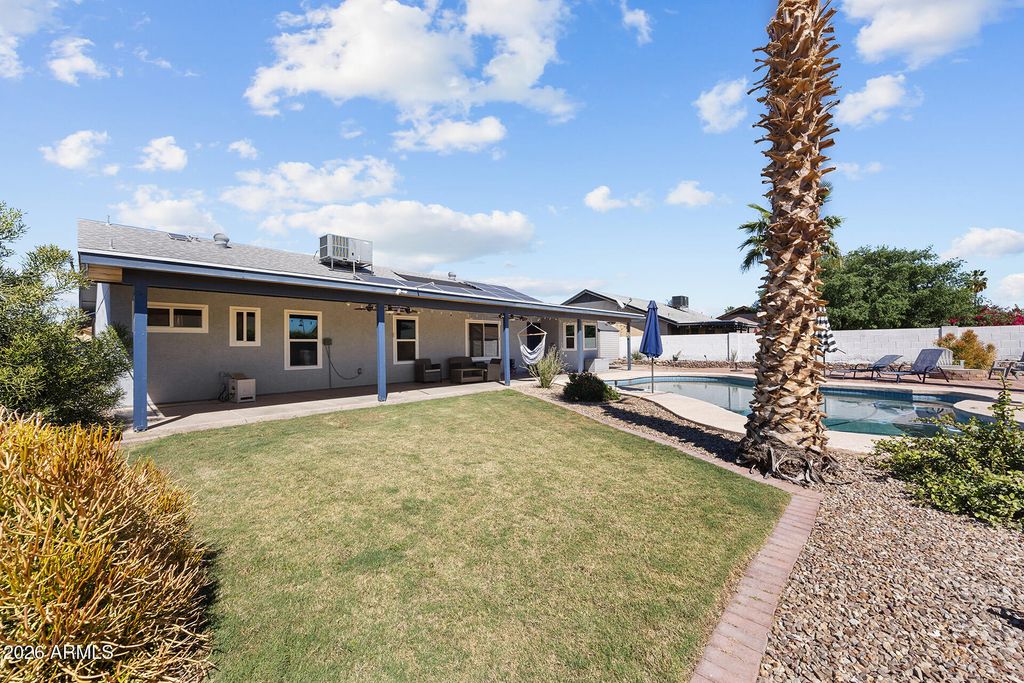 Image 49 of property listing at 7957 W DREYFUS Drive, Peoria, AZ 85381