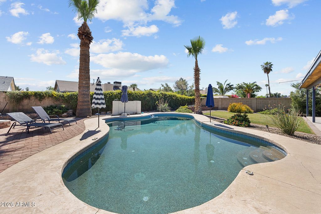 Image 51 of property listing at 7957 W DREYFUS Drive, Peoria, AZ 85381