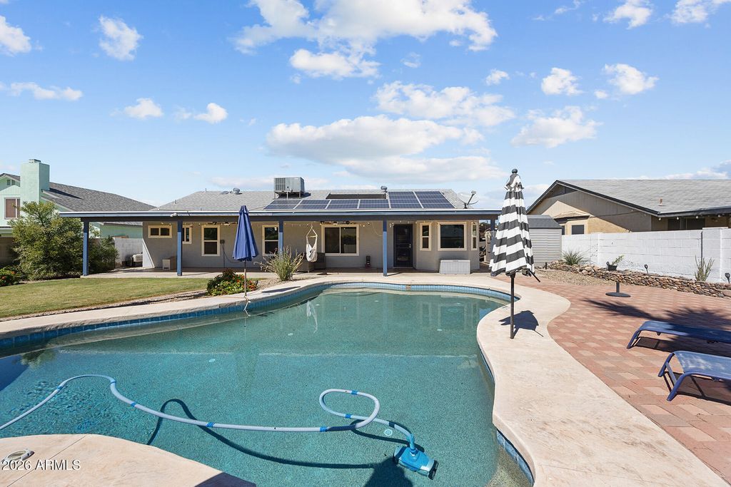 Image 53 of property listing at 7957 W DREYFUS Drive, Peoria, AZ 85381