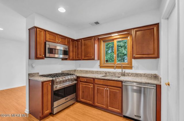 45 Pinyon Street, Howell, NJ 07731