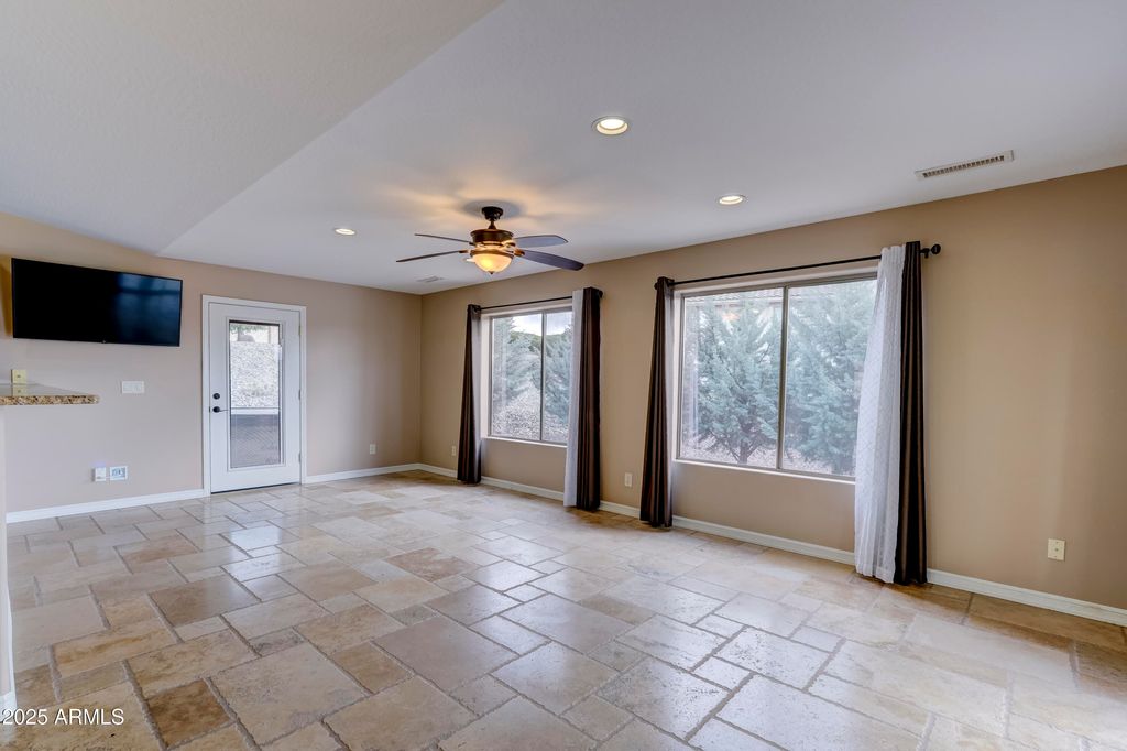 Image 9 of property listing at 5825 Curry Court, Prescott, AZ 86305