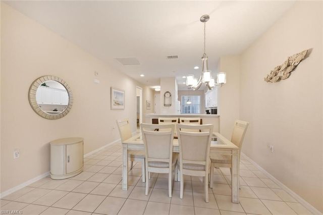 4873 Hampshire CT 104, Naples, FL 34112