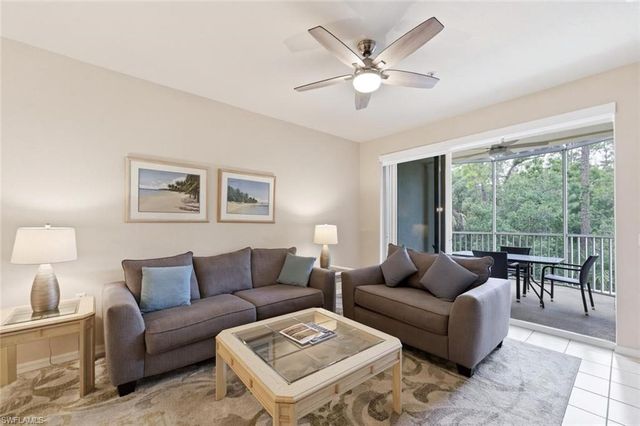 4873 Hampshire CT 104, Naples, FL 34112