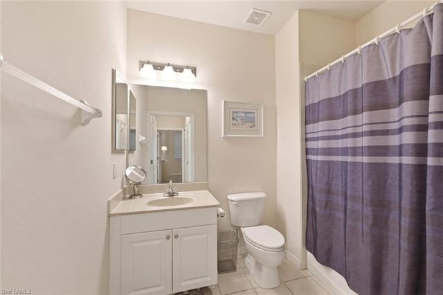 4873 Hampshire CT 104, Naples, FL 34112