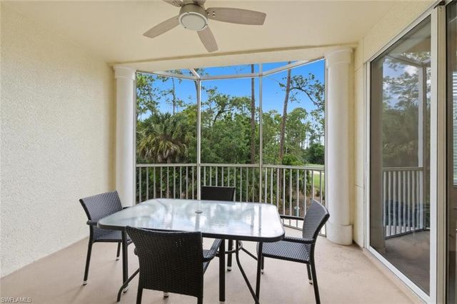 4873 Hampshire CT 104, Naples, FL 34112