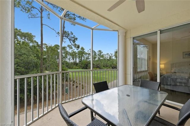 4873 Hampshire CT 104, Naples, FL 34112