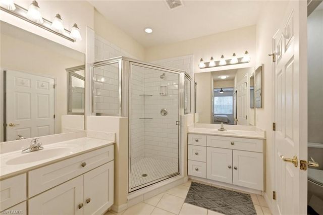 4873 Hampshire CT 104, Naples, FL 34112