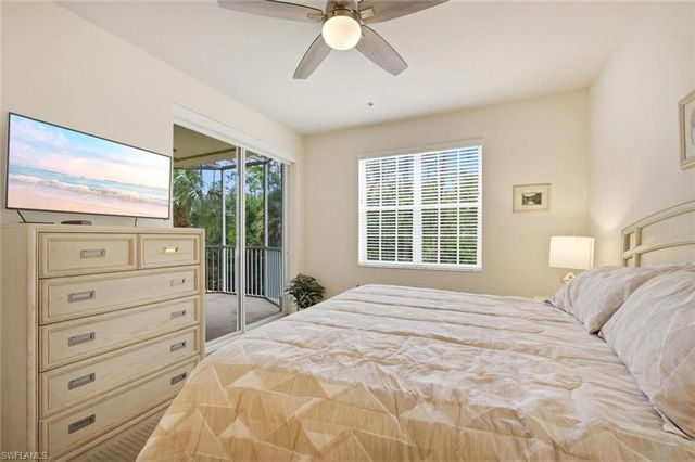 4873 Hampshire CT 104, Naples, FL 34112