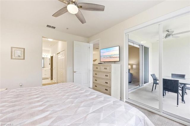 4873 Hampshire CT 104, Naples, FL 34112