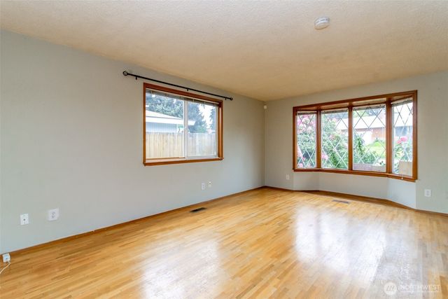 9406 Tacoma Avenue S, Tacoma, WA 98444