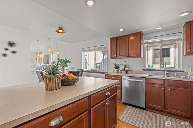 1450 S Donovan Street, Seattle, WA 98108