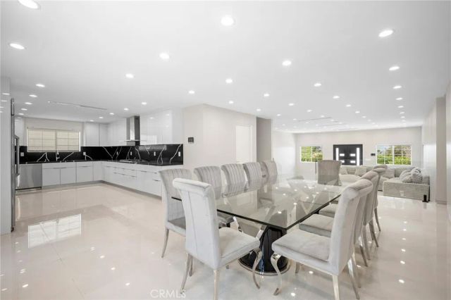 10510 Helendale Avenue, Tujunga, CA 91042