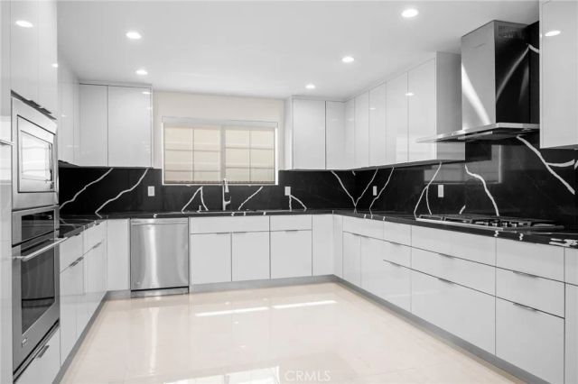 10510 Helendale Avenue, Tujunga, CA 91042