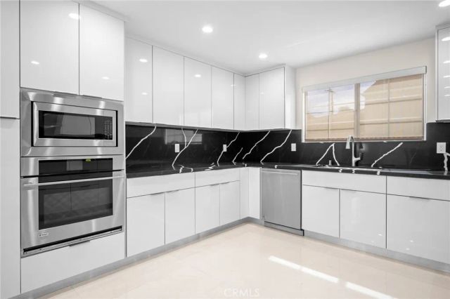 10510 Helendale Avenue, Tujunga, CA 91042