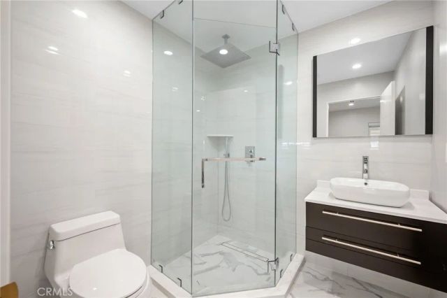 10510 Helendale Avenue, Tujunga, CA 91042