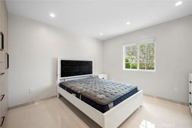 10510 Helendale Avenue, Tujunga, CA 91042