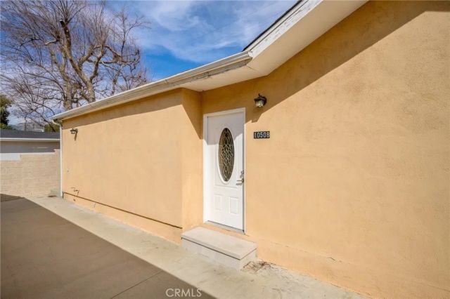 10510 Helendale Avenue, Tujunga, CA 91042