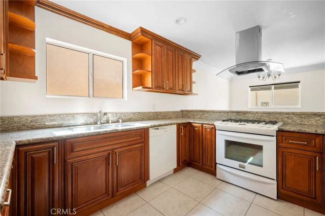 10510 Helendale Avenue, Tujunga, CA 91042