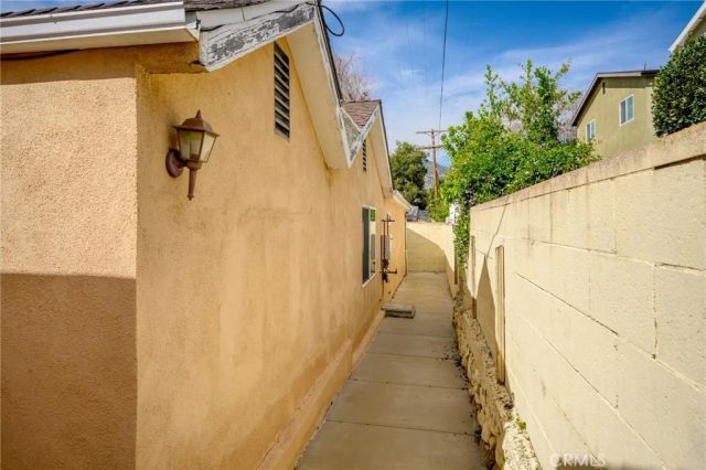 10510 Helendale Avenue, Tujunga, CA 91042