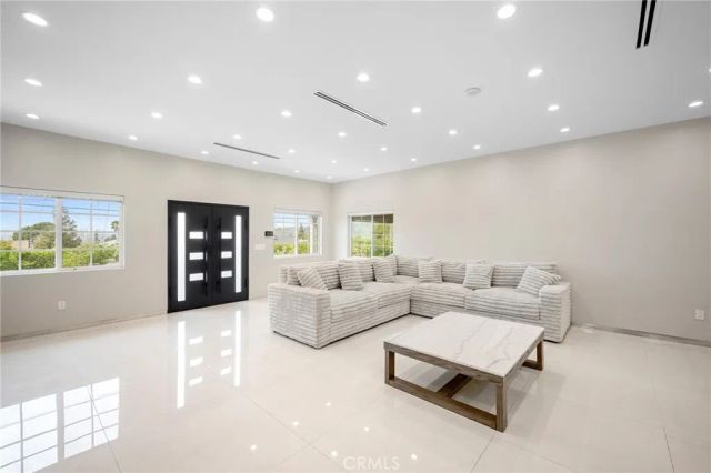 10510 Helendale Avenue, Tujunga, CA 91042