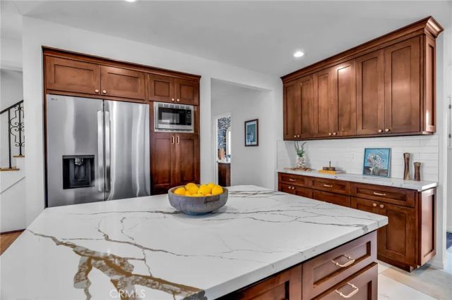 869 Cumberland Road, Glendale, CA 91202