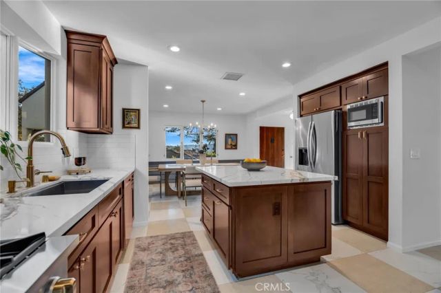 869 Cumberland Road, Glendale, CA 91202