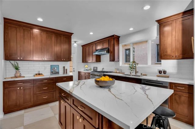 869 Cumberland Road, Glendale, CA 91202