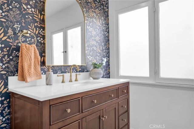 869 Cumberland Road, Glendale, CA 91202