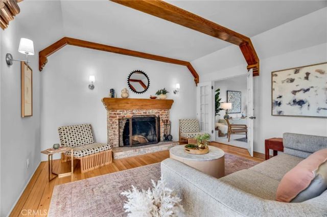 869 Cumberland Road, Glendale, CA 91202