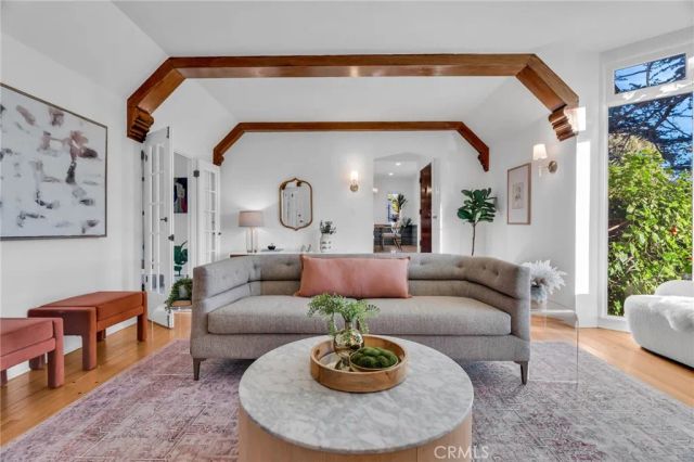 869 Cumberland Road, Glendale, CA 91202