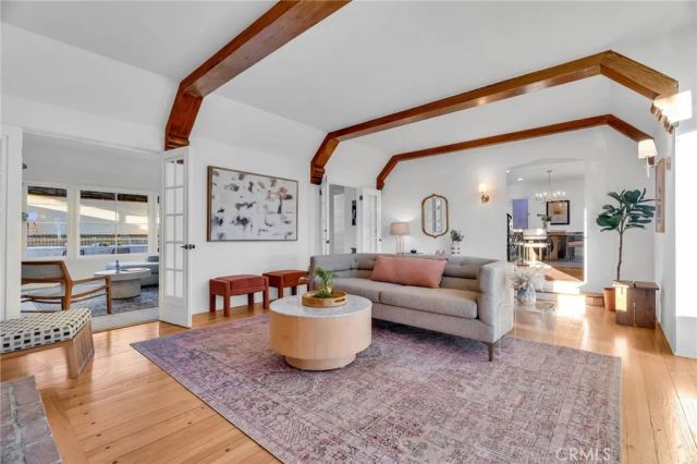 869 Cumberland Road, Glendale, CA 91202