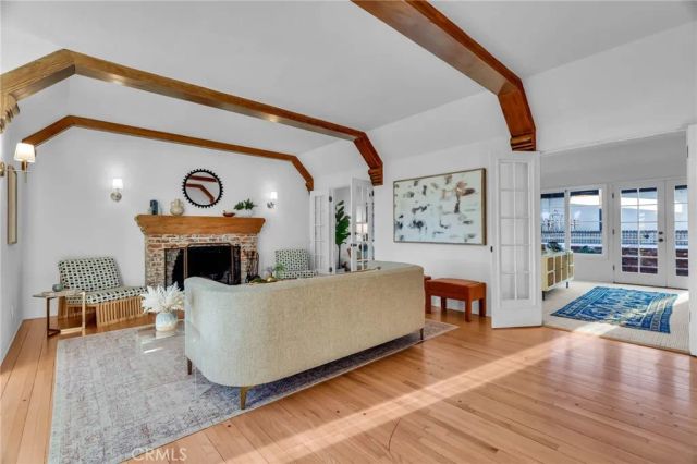 869 Cumberland Road, Glendale, CA 91202