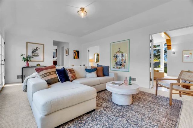 869 Cumberland Road, Glendale, CA 91202