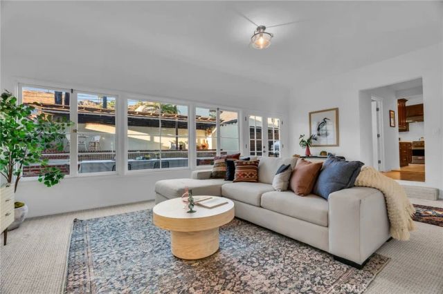 869 Cumberland Road, Glendale, CA 91202