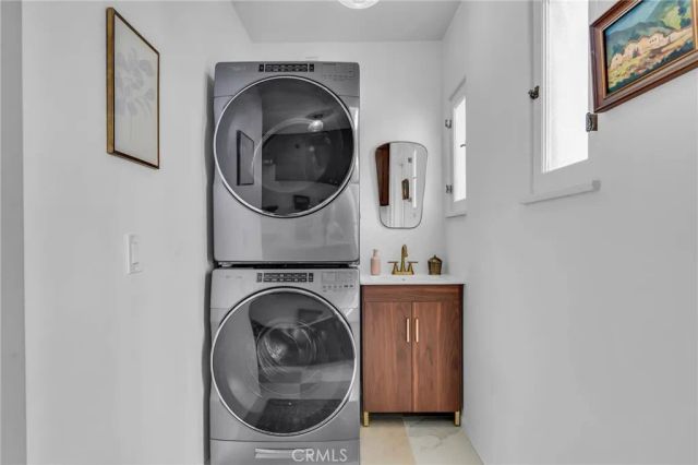 869 Cumberland Road, Glendale, CA 91202