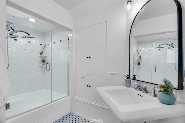 869 Cumberland Road, Glendale, CA 91202