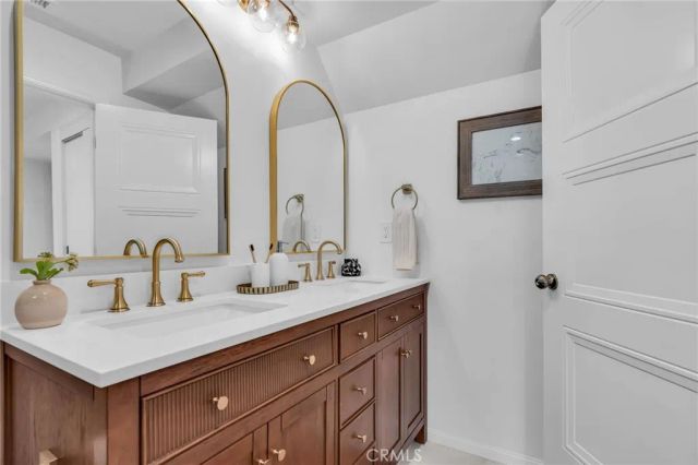 869 Cumberland Road, Glendale, CA 91202