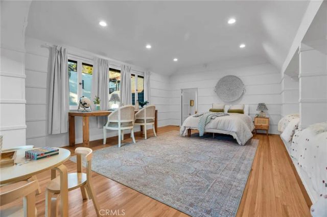 869 Cumberland Road, Glendale, CA 91202