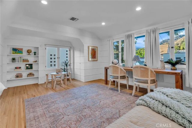 869 Cumberland Road, Glendale, CA 91202