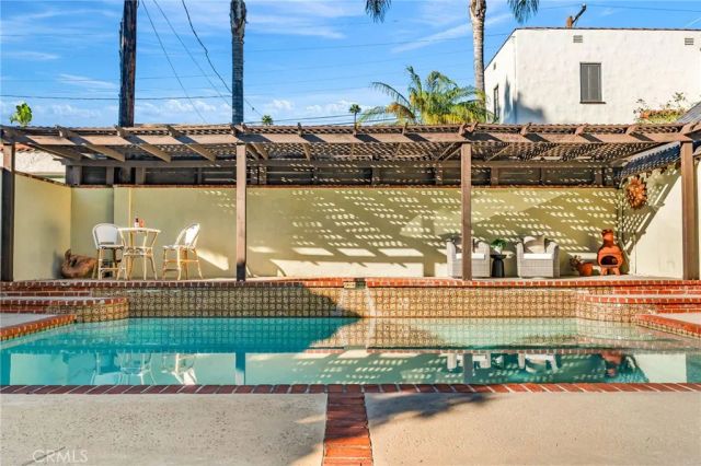 869 Cumberland Road, Glendale, CA 91202