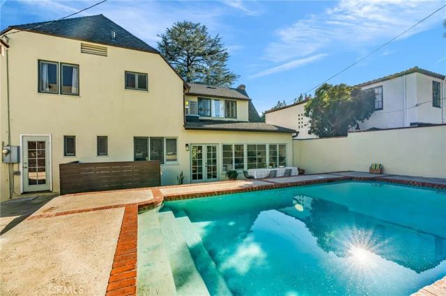 869 Cumberland Road, Glendale, CA 91202