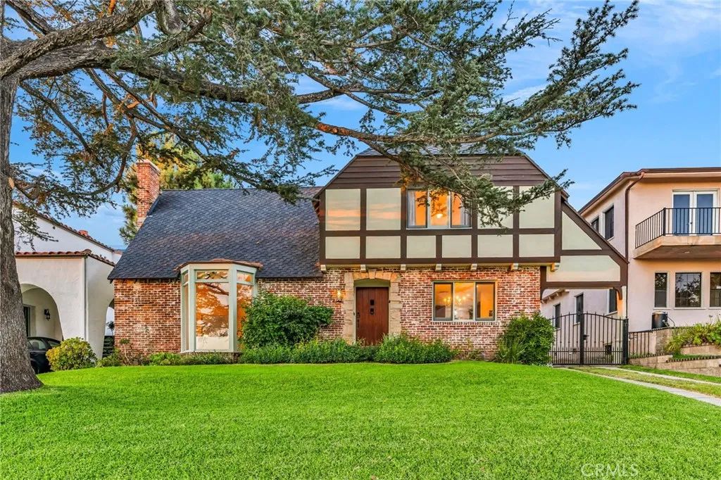 869 Cumberland Road, Glendale, CA 91202