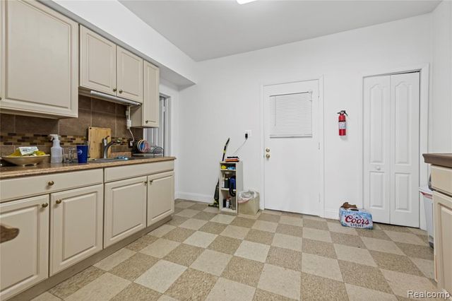 11428 Lumpkin Street, Hamtramck, MI 48212