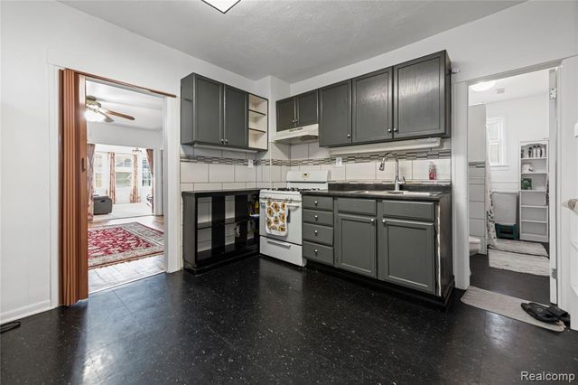 11428 Lumpkin Street, Hamtramck, MI 48212