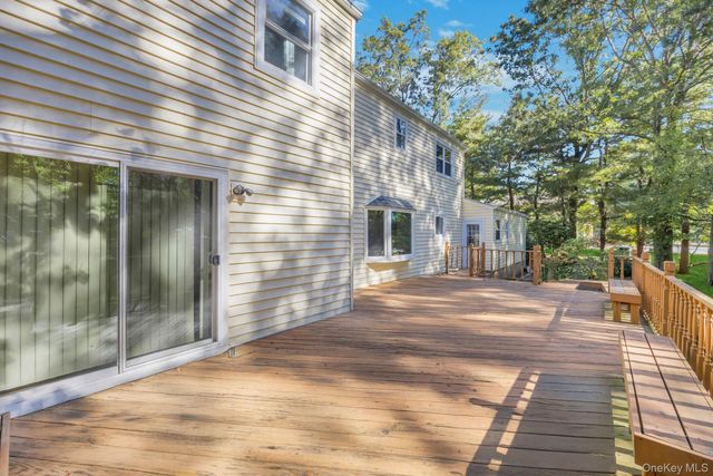 8 Chablis Drive, Dix Hills, NY 11746