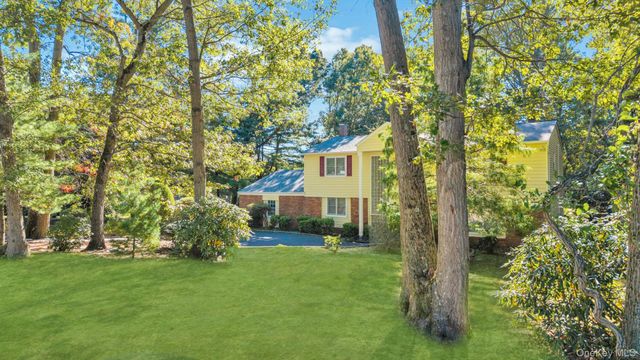 8 Chablis Drive, Dix Hills, NY 11746